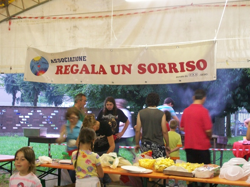 Prima immagine tavolo distribuzione alimenti